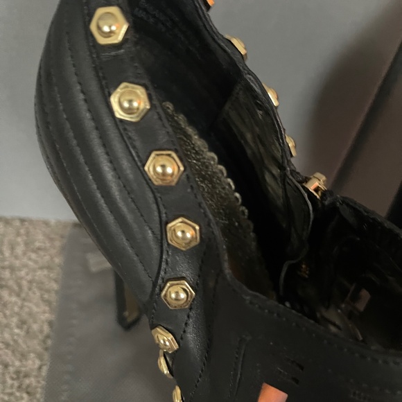 Bebe Size 7 Black Gold Metal Rivets Cut-out Booties Heels Platform Stiletto - Picture 3 of 12